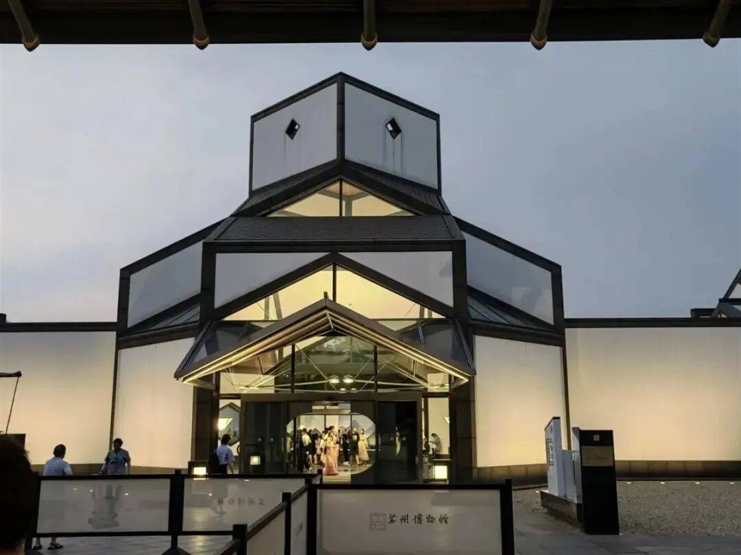 起）杭州西湖+上海交通大学+狮子林+苏州游船+周庄+乌镇+宋城千古情等ayx爱游戏app1月20-2月18日上海迪士尼华东（内蒙独立团线元(图3)