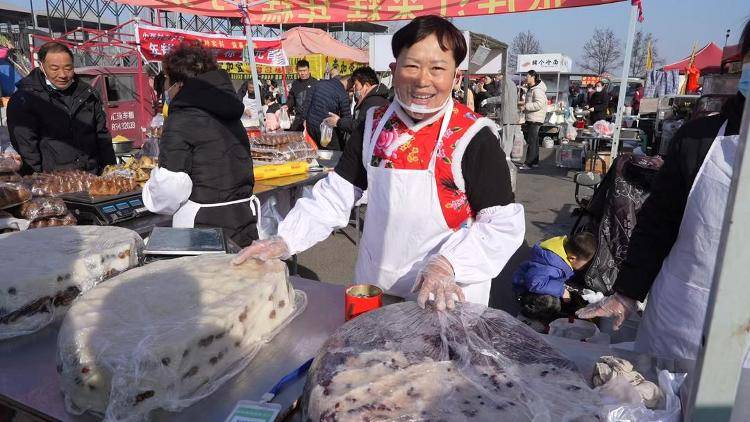 年集赶出新风尚！来山东赶集可能要拼网速ayx爱游戏app齐鲁年味·消费新潮丨(图3)