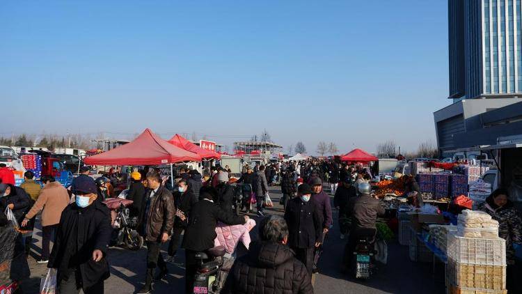 年集赶出新风尚！来山东赶集可能要拼网速ayx爱游戏app齐鲁年味·消费新潮丨(图5)